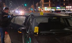 İnegöl’de Ölümden Saniyelerle Kurtuluş! Seyir Halindeki Otomobile "Yorgun Mermi" İsabet Etti!