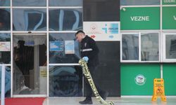 Son Dakika... Antalya Serik Belediye Binasına Silahlı Saldırı! Sabaha Karşı Pompalı Tüfekle 5 El Ateş Açıldı!