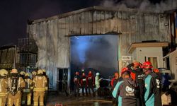 Tuzla’da Polyester Fabrikası Alevlere Teslim: Patlama Sesleri Paniğe Neden Oldu!