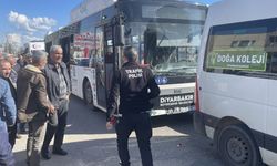 Diyarbakır’da Korkutan Kaza: Belediye Otobüsü ile Öğrenci Servisi Çarpıştı!