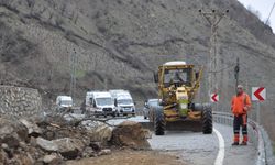Nisan Yağmurları Heyelanı Tetikledi: Hizan’da Ulaşım Yeniden Normale Döndü