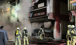Bağcılar'da Korkutan Yangın: İSTOÇ'ta Oyuncak Dükkanı Alevlere Teslim