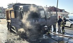 Trabzon’da Tır Yangını Trafiği Kilitledi: Sürücü Aracı Son Anda Tahliye Etti