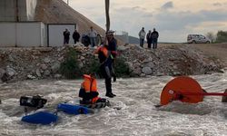 Bursa'da Can Pazarı! Kocasu Deresi'nde Devrilen Traktördeki 10 İşçi Kurtarıldı