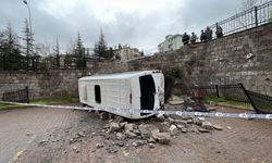 Kayseri Talas'ta Korkunç Kaza! İşçi Servisi 6 Metreden Bahçeye Uçtu: Yaralılar Var!