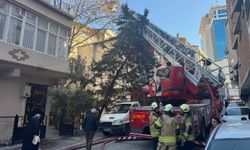 Esenyurt'ta Korkutan Yangın: 3 Binanın Çatısı Alev Alev Yand