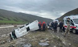 Muş'ta Minibüs Dere Yatağına Devrildi: 1'i Sürücü 16 Yaralı