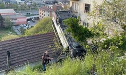 Kağıthane’de Okul Servisi Gecekondunun Üstüne Uçtu: Sürücü Yaralı