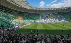 Dünya Bu Görsel Şöleni Konuşuyor! Bursaspor - Somaspor Maçında Unutulmaz Şampiyonluk Koreografisi!