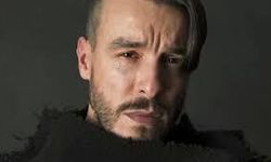 Cem Adrian Kimdir? Kaç Yaşında? Ünlü Şarkıcı Cem Adrian Gözaltına mı Alındı?