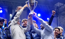 Kütahya’da Yer Yerinden Oynadı! Şampiyon Kütahyaspor Kupasını Murat Kekilli İle Kaldırdı!