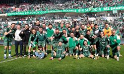 Bursaspor Şampiyonluk İçin Gün Sayıyor! Eskişehir'de Halil Akbunar Sahneye Çıktı!