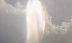 Ege Denizi'nde Korkutan Görüntü! Deprem Sırasında Gökyüzünde Esrarengiz Işık Huzmeleri Belirdi!