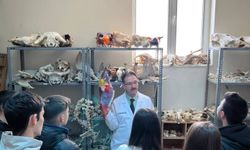 Sındırgılı Gençler Geleceğine Dokundu! Veterinerlik Fakültesi’nde Heyecan Dolu Gün