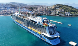 ÜÇ KRUVAZİYER, BİNLERCE TURİST: EGE LİMANLARINDA YOĞUNLUK