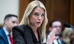 Washington Karıştı! Donald Trump, Adalet Bakanı Pam Bondi'yi Görevden Aldı! Epstein Dosyası mı Neden Oldu?