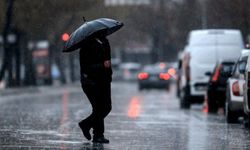 Ankara Valiliği’nden Gece Yarısı Uyarısı! Başkentte Şiddetli Sağanak ve Dolu Kabusu: O Saatlere Dikkat!