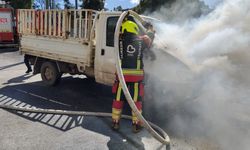 İvrindi’de Korku Dolu Dakikalar! Araç Alevlere Teslim Oldu: Ekipler Seferber Edildi!