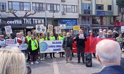 Balıkesir'de Emekliler Meydana İndi! "Açlık Sınırının Altında Yaşamak İstemiyoruz!"