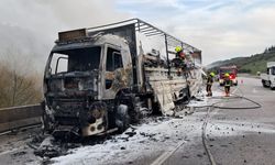 Balıkesir-İzmir Karayolunda Dehşet Anları! Alev Topuna Dönene Tır Yolu Kapattı: Ekipler Seferber Oldu!