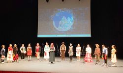 Balıkesir'de İmam Hatip Öğrencileri Arapça ve İngilizce Performanslarıyla Sahne Aldı