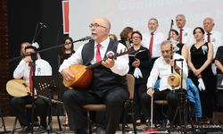 Edremit’te Türkü Gecesi: Yedi Bölge Yarenler Korosu Sahne Aldı