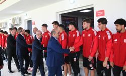 Vali İsmail Ustaoğlu’ndan Ayvalıkgücü Belediyespor’a Ziyaret!