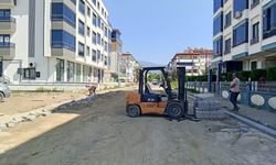 Edremit Altınkum’da Yol Seferberliği: Halide Onbaşı Caddesi Yenileniyor!