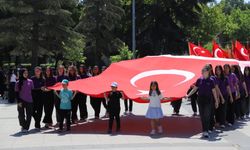 Gönen'de 19 Mayıs Bayramı: Cumhuriyet Meydanı'nda Başlayan Coşku Yıldız Meydanı'na Taşındı