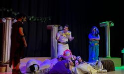35. Bandırma Kuşcenneti Festivali’nde Tiyatro Rüzgarı: “Kyzikos’un Yalan Yanlış Tarihi” Sahnelendi
