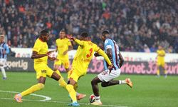 Trabzonspor İlk Yarıyı 1-0 Geride Kapattı! Göztepe Önde, Trabzonspor 10 Kişi!
