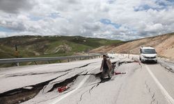 Yoğun Yağışlar Sebebiyle Yol Çöktü! Ahlat-Malazgirt Kara Yolu Ulaşıma Tamamen Kapatıldı