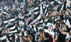 Beşiktaş Tribünlerinde "Sessiz" Deprem! Çarşı’dan Trabzonspor Maçı İçin Şok Karar: 5 Dakika Sahaya Sırt Dönecekler!