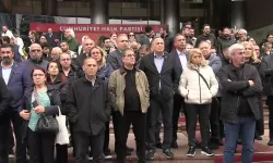 CHP Genel Merkezi Önünde “Tahliye” Gerginliği: Arbede Yaşandı, Karşılıklı Sert Açıklamalar Geldi