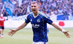 40 Yaşında Bir Başka Bahar! Fenerbahçe'nin Eski Golcüsü Edin Dzeko Tarih Yazıyor: Hem Bundesliga Hem Dünya Kupası