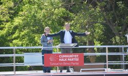 BÜYÜKŞEHİR BELEDİYE BAŞKANI AHMET AKIN ÜÇ KERE TEKRAR ETTİ: “CUMHURİYET HALK PARTİLİYİM”