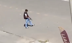 SON DAKİKA! Diyarbakır'da Silah Sesleri! Okul Önünde Pompalı Tüfekli İki Kişi Gözaltında