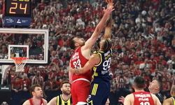 Atina'da Heyecan Fırtınası! Olympiakos - Fenerbahçe Beko Maçında İlk Periyot Sonucu: Potada Şok Başlangıç!
