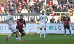 Süper Lig'e Giden Yolda Esenler Erokspor - Çorum FK Maçında İlk Yarıda Çorum FK Fırtınası!