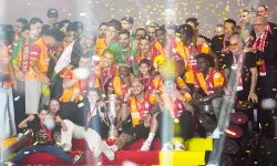 Son Dakika: Galatasaray 26. Şampiyonluk Kupasını Kaldırdı! Okan Buruk'tan 5. Yıldız Mesajı