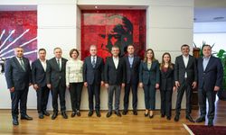 Özgür Özel Büyükşehir Belediye Başkanlarıyla Toplandı! Ahmet Akın Özgür Özel'in Yanıbaşında!
