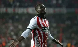 Konferans Ligi'nde Şampiyon Crystal Palace! Samsunsporlu Yıldız Mouandilmadji Sezonun 11'ine Seçildi!