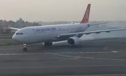 THY Uçağında Katmandu’da Dehşet Anları! İniş Takımlarından Duman Yükseldi, Yolcular Slide Açılarak Tahliye Edildi