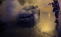 Balıkesir'de Sabaha Karşı Dehşet! Eski SSK Kavşağında Araç Alevlere Teslim Oldu!