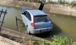 Sındırgı’da Korkutan Kaza! Necip Fazıl Caddesi’nde Bir Araç Dereye Düştü!