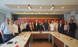 CHP Balıkesir İl ve 20 ilçe başkanından ortak mesaj: Tek yumruk Özgür Özel'in yanındayız