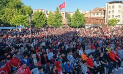 Büyükşehir dev ekranları kurdu, Balıkesir milli maç için tek yürek oldu...