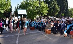 Necatibey Eğitim Fakültesi’nde Mezuniyet Gururu: Genç Öğretmenler Kep Attı!