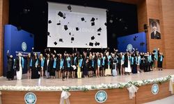 BAÜN Hukuk Fakültesi'nde Mezuniyet Coşkusu! Genç Hukukçular Kep Attı