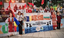 Erdek'te Kültür ve Sanat Rüzgarı: Festival ve İmza Günleri Bir Arada